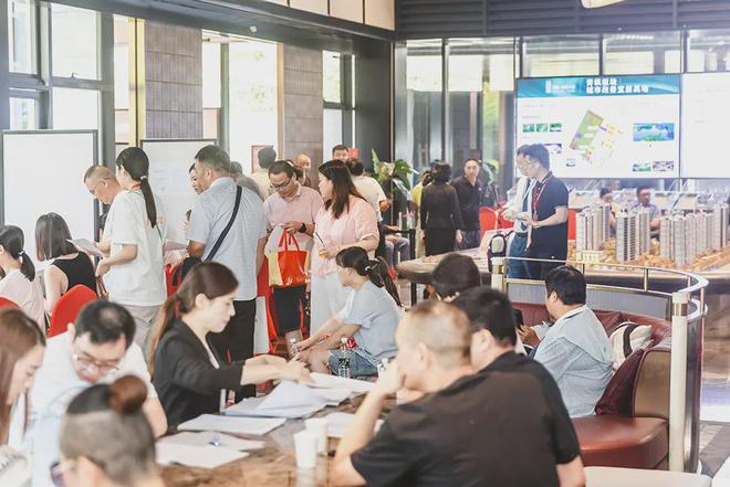 金隅钟楼天筑售楼处电话→楼盘首页网站→钟楼天筑官方最新电话(图2) 金隅钟楼天筑售楼处电话→楼盘首页网站→钟楼天筑官方最新电话(图2)