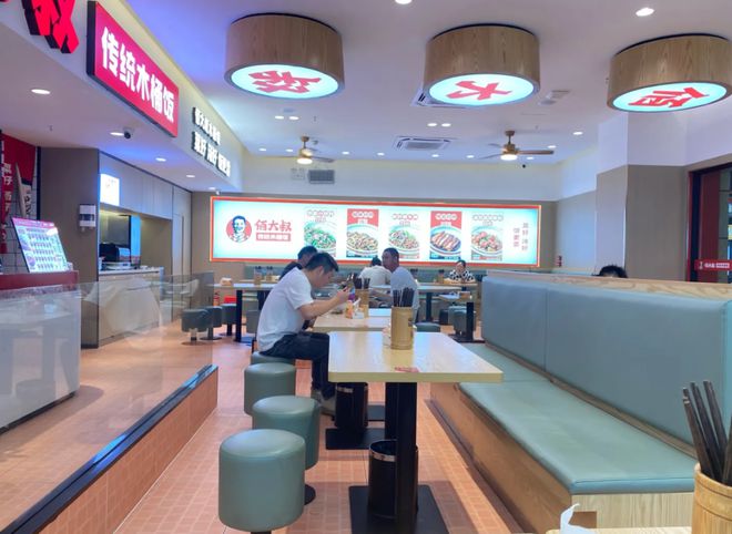 15元吃饱、猛火现炒……它疯狂收割一线城市打工人(图4) 15元吃饱、猛火现炒……它疯狂收割一线城市打工人(图4)