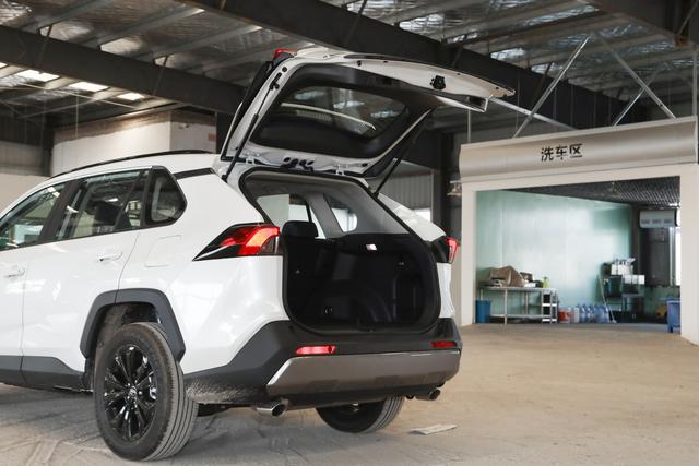 丰田RAV4荣放2024款销量火爆的背后是实打实的实力(图13)