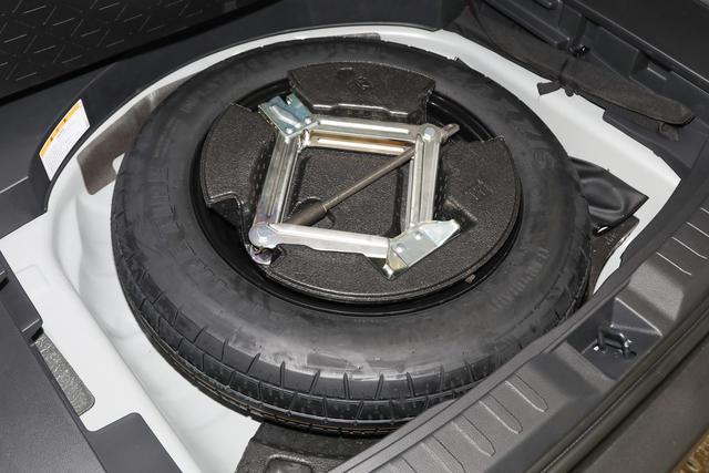 丰田RAV4荣放2024款销量火爆的背后是实打实的实力(图6)