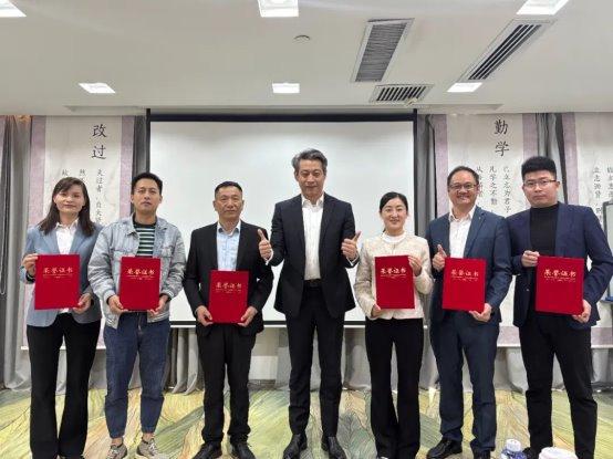 《陶瓷砖密缝铺贴施工技术规程》交流暨密缝铺贴技术专家会召开(图11) 《陶瓷砖密缝铺贴施工技术规程》交流暨密缝铺贴技术专家会召开(图11)