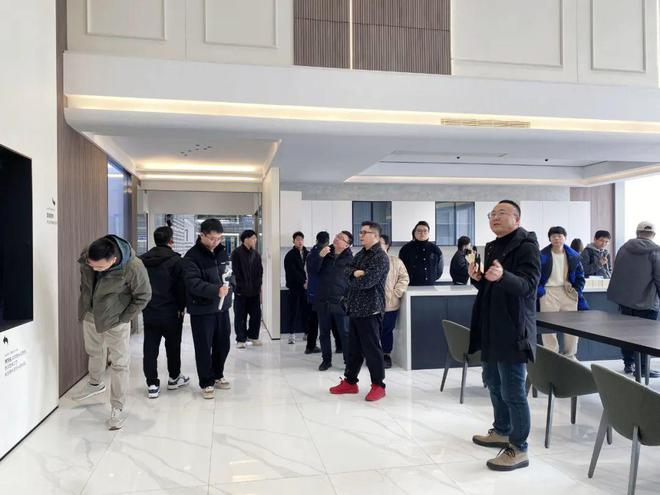 《酒店空间创新论坛·暨酒店装配式整装案例深度探厂》——众多业大佬齐聚艾格木干货满满(图2) 《酒店空间创新论坛·暨酒店装配式整装案例深度探厂》——众多业大佬齐聚艾格木干货满满(图2)