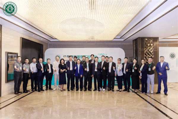 深装集团承办中国建筑装饰协会公装分会年会隆重召开(图4) 深装集团承办中国建筑装饰协会公装分会年会隆重召开(图4)